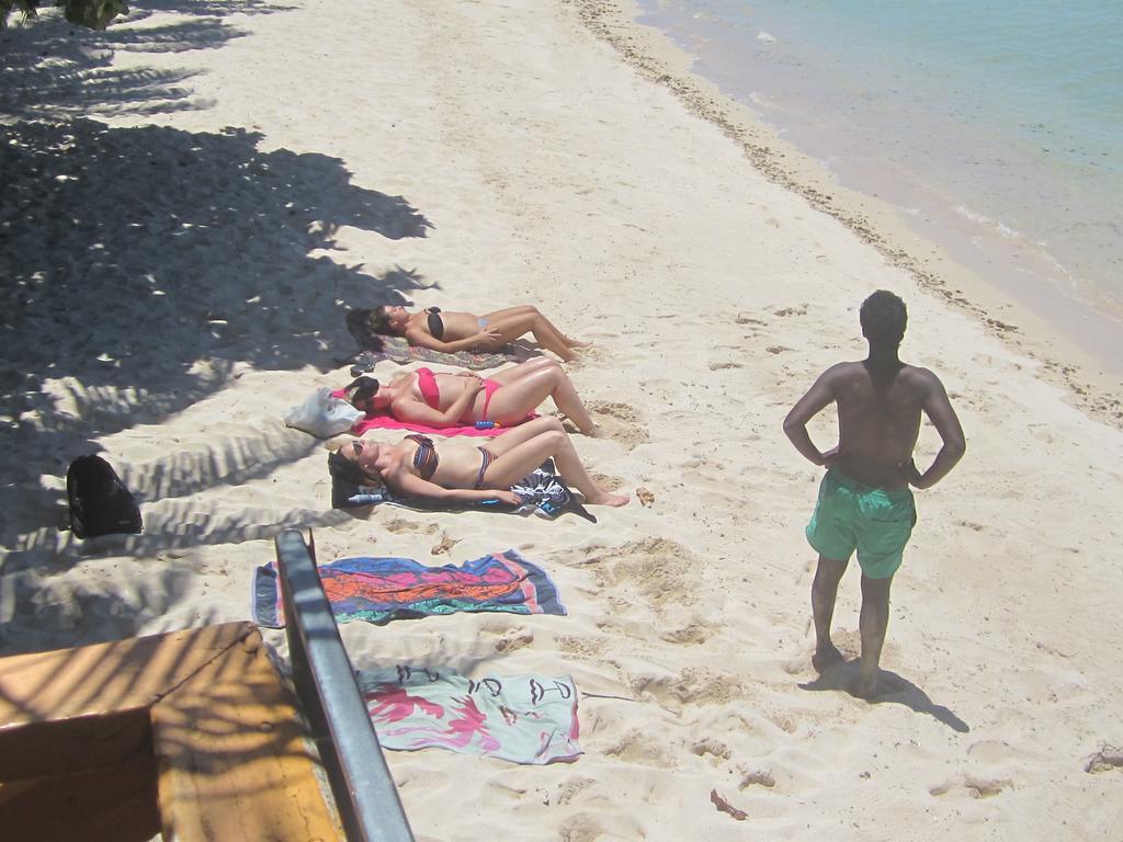 Vacations Beach Fale Ξενοδοχείο Manase Εξωτερικό φωτογραφία